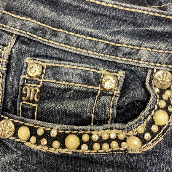 Miss Me Mid- Rise Boot Jeans Size 28 with embroidery Rhinestones and Pearls - Picture 6 of 7